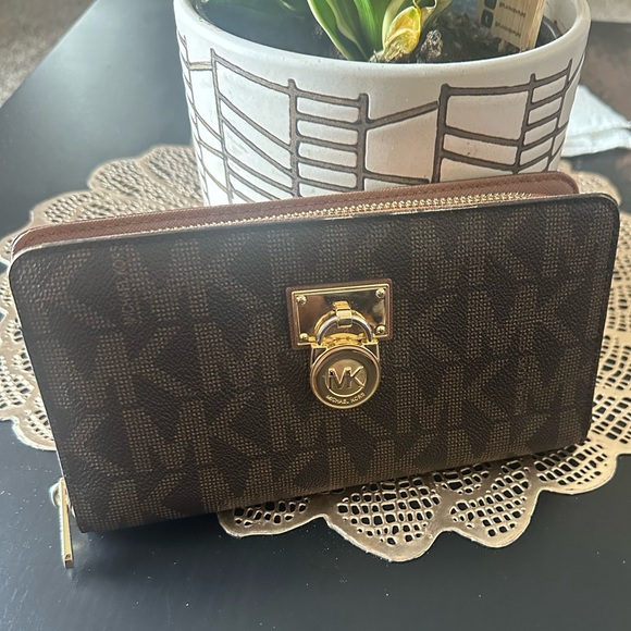 Michael Kors Accessories - Michael Kors Tan Wallet with Gold Zipper